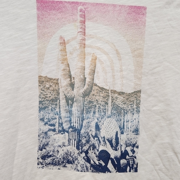 Old Navy 🔥 white pullover T-shirt with desert on the front/ Joshua Tree NWT - Picture 2 of 6